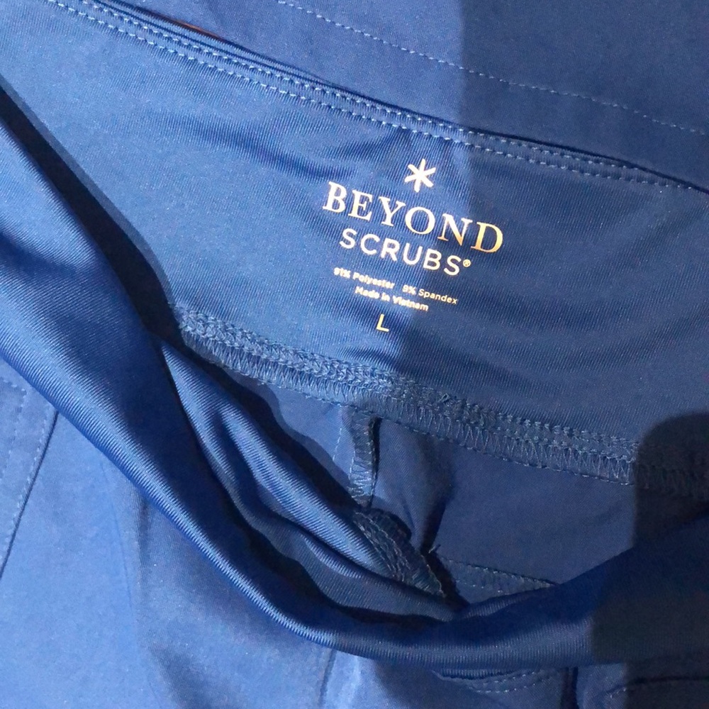 Scrubs - Picture 3 of 3